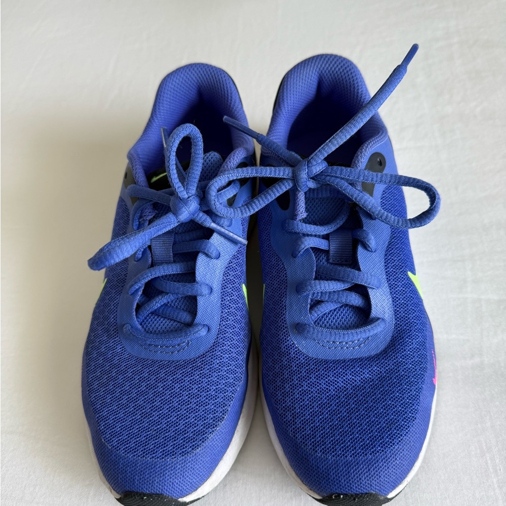 Nike Kids Sneakers Size 1 EEUC - Picture 2 of 4